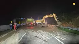 Kementerian PU PU) bergerak cepat menangani longsor yang terjadi di Ruas Jalan Tol Bogor-Ciawi-Sukabumi (Bocimi) KM 72+000. (Foto Dok PU)