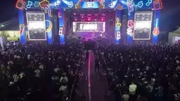 Pengunjung antusias memenuhi area panggung BTV Semesta Berpesta