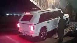 Foto dokumentasi mobil kepresidenan Maung MV3 Garuda Limousine masuk lambung pesawat angkut A400 M TNI Angkatan Udara untuk diterbangkan ke Cebu, Filipina, dalam rangka agenda kenegaraan Presiden Prabowo Subianto selama KTT Ke-48 ASEAN pada 6-8 Mei 2026. (Foto: ANTARA/HO-Dokumentasi Paspampres)