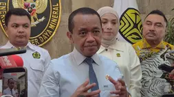 Menteri Energi dan Sumber Daya Mineral (ESDM), Bahlil Lahadalia saat menyampaikan keterangan pers di Kantor Kementerian ESDM, Jakarta, Senin (11/6/2026). (B-Universe Photo/Bambang Ismoyo)