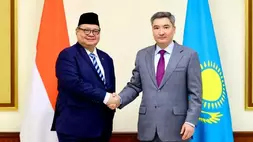 Menteri Koordinator Bidang Perekonomian RI, Airlangga Hartarto (kiri) dan Perdana Menteri Republik Kazakhstan, Olzhas Bektenov, di Government House, Astana, Senin (11/5/2026). (Foto: Kemenko Perekonomian)