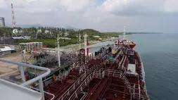 Kapal logistik kimia cair Novah milik PT Chandra Daya Investasi Tbk (CDIA) melalui anak usaha PT Chandra Shipping International (CSI) resmi bersandar perdana di dermaga PT Chandra Pelabuhan Nusantara (CPN), Selasa (12/5/2026). Foto: Perseroan.