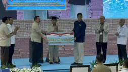 Presdien Prabowo Subianto menyaksikan penyerahan uang senilai Rp 10.270.051.886.464 (Rp 10,27 triliun) oleh Jaksa Agung ST Burhanuddin ke kas negara yang diterima Menkeu Purbaya Yudhi Sadewa, Rabu (13/5/2026).