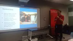 Country Director Stanford Seed Indonesia Philip Setiadi memaparkan program pelatihan bisnis dan beasiswa untuk para pengusaha di Jakarta.