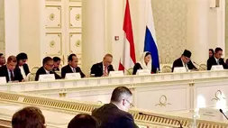 Wamen ESDM Yuliot Tanjung saat mendampingi Menteri Koordinator Bidang Perekonomian Airlangga Hartarto pada pertemuan SKB Indonesia-Rusia yang dipimpin bersama First Deputy Prime Minister Federasi Rusia Denis Manturov di Kazan, Rusia.