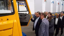 Menko Perekonomian Airlangga Hartarto  mengunjungi sejumlah industri strategis Belarus di Minsk Kamis (14/5/2026). 