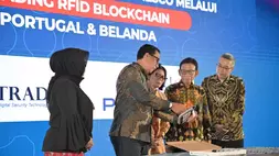 Demo penggunaan INA Trading apps dengan cara memindai produk tas yang dilengkapi PERURI Smart Card | RFID Blockchain