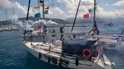 Kapal-kapal milik Armada Global Sumud, yang membawa para aktivis dan bantuan kemanusiaan, berangkat menuju Gaza dari pelabuhan Marmaris, Turki pada Kamis (14/5/2026), dalam upaya untuk menembus blokade angkatan laut Israel. (Foto: AP/ Murat Kocabas)