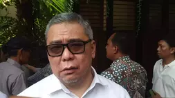 Ketua Harian Partai Solidaritas Indonesia (PSI), Ahmad Ali usai bertemu Jokowi di kediamannya di Jalan Kutai Utara No.1, Kelurahan Sumber, Kecamatan Banjarsari, Kota Solo, Jawa Tengah, Rabu, 20 Mei 2026. (Foto: Wijayanti Putri)