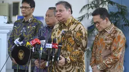 Menko Perekonomian Airlangga Hartarto (kedua kanan) bersama Gubernur Bank Indonesia Perry Warjiyo (kedua kanan), Menteri Keuangan Purbaya Yudhi Sadewa (kiri) dan Menteri Perdagangan Budi Santoso (kanan) memberikan keterangan pers usai mengikuti rapat yang dipimpin Presiden Prabowo Subianto di Kompleks Istana Kepresidenan, Jakarta, Kamis (21/5/2026). (ANTARA FOTO/Hafidz Mubarak A)