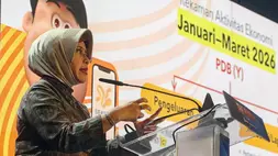 Kepala BPS Amalia Adininggar Widyasanti, dalam pemaparanya mengenai aktivtas ekonomi Indonesia periode Januari-Maret 2026, dalam acara The Forum bertajuk "Stabilitas & Keberanian di Tengah Ketidakpastian Global" di jakarta, Selasa (26/5/2026). (B-Universe Photo/Joanito De Saojoao)