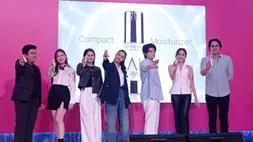 Tujuh artis memperlihatkan rangkaian produk kosmetik/skincare terbaru Artist Inc di Beautyfest Asia 2026 di Jakarta, Minggu (31/5/2026).