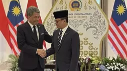 Menteri Luar Negeri (Menlu) RI Sugiono dan Menlu Malaysia Mohamad Hasan menjelang pertemuan Komisi Gabungan Kerja Sama Bilateral (JCBC) ke-17 Indonesia-Malaysia di Jakarta, Kamis (4/6/2026). (Foto: ANTARA/Nabil Ihsan)
