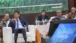 Menteri Keuangan (Menkeu) Purbaya Yudhi Sadewa (kiri), bersama Wakil Menteri Keuangan Suahasil Nazara (kanan), beserta jajaran pejabat Kementrian Keuangan dalam konferensi pers APBN Kinerja dan Fakta (KiTa) Edisi Juni 2026 di kantor Kementerian Keuangan, Jakarta, Jumat (5/6/2026). Anggaran Pendapatan dan Belanja Negara (APBN) 2026 mengalami defisit senilai Rp 180,4 triliun pada Mei 2026. Bila dibandingkan dengan produk domestik bruto (PDB) maka defisit sebesar 0,7% dari PDB. Bila dibandingkan secara tahunan pada Mei 2026 terjadi pertumbuhan defisit hingga 763,2% sebab pada Mei 2025 defisit APBN hanya mencapai Rp 20,9 triliun atau 0,09% dari PDB. Pemerintah telah melakukan pembiayaan sebesar Rp 379,4 triliun per 31 Mei 2026. Sementara itu keseimbangan primer tercatat surplus Rp 58,6 triliun. (Foto: Berita Satu Photo/Joanito De Saojoao)