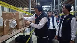 Kepala BPOM Taruna Ikrar saat menggerebek gudang kosmetik ilegal di Tangerang, Jumat (5/6/2026)