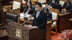 Menteri Keuangan Purbaya Yudhi Sadewa menyampaikan tangapan pemerintah pada Rapat Paripurna Ke-21 DPR RI Masa Persidangan V Tahun Sidang 2025-2026 di Kompleks Parlemen, Senayan, Jakarta, Selasa (9/6/2026). (ANTARA FOTO/Dhemas Reviyanto)
