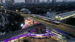 Ilustrasi - Foto udara jembatan layang (skybridge) penghubung Stasiun MRT Asean dan Halte Transjakarta CSW di Jakarta. (Foto: ANTARA FOTO/Hafidz Mubarak A/rwa)