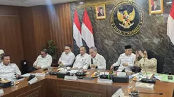 Menteri Koordinator (Menko) Bidang Pangan Zulkifli Hasan dalam rapat terkait Satuan Pelayanan Pemenuhan Gizi (SPPG) di Kantor Kemenko Pangan, Jakarta, Kamis (11/6/2026). (B-Universe Photo/Erfan Maruf)