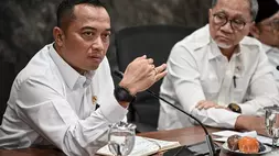 Mensesneg Prasetyo Hadi (kiri) dan Menteri Koordinator Bidang Pangan Zulkifli Hasan (kanan) mengikuti rapat koordinasi peningkatan kualitas program Makan Begizi Gratis (MBG) dan dan Satuan Pelayanan Pemenuhan Gizi (SPPG) terpencil di Kantor Kemenko Bidang Pangan, Jakarta, Kamis (11/6/2026). (ANTARA FOTO/Fauzan)