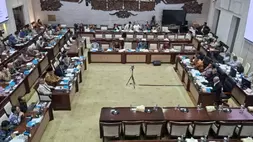 Suasana rapat kerja Komisi XI DPR bersama Kementerian Keuangan, Kementerian Perencanaan Pembangunan Nasional, Bank Indonesia (BI), dan Otoritas Jasa Keuangan (OJK) di Gedung DPR, Jakarta, pada Kamis (11/6/2026). (B-Universe Photo/Bambang Ismoyo)