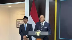 (kanan-kiri) CEO Danantara Indonesia, Rosan Perkasa Roeslani dan Menteri Sekretaris Negara (Mensesneg), Prasetyo Hadi dalam konferensi pers di Istana Kepresidenan, Jakarta, Senin (15/6/2026). (B-Universe Photo/Ricki Putra Harahap)