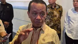 Menteri Energi dan Sumber Daya Mineral (ESDM), Bahlil Lahadalia, usai rapat kerja pembahasan RAPBN 2027 bersama Komisi XII DPR di Kompleks Parlemen, Jakarta, Senin (15/6/2026). (B-Universe Photo/Bambang Ismoyo)