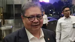 Menteri Koordinator Bidang Perekonomian, Airlangga Hartarto dalam wawancara cegat usai rapat Dewan Pengawas Danantara di Wisma Danantara, Jakarta, Senin (15/6/2026). (B-Universe Photo/Addin Anugrah Siwi)