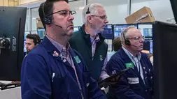 ilustrasi Wall Street (AP Photo/Richard Drew)