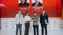 Pemberian Token of Appreciation kepada Menteri Kesehatan Republik Indonesia, Budi Gunadi Sadikin. (Dok. Internal IDN/Istimewa)