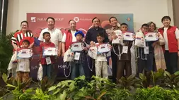 Pakuwon Group bekerja sama dengan EMC Healthcare dan Yayasan Pundi Amal Peduli Kasih (YPP) memfasilitasi 700 anak dalam mengikuti kegiatan sunatan massal. (Ist.)