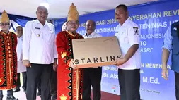 Menteri Pendidikan Dasar dan Menengah Abdul Mu'ti saat mengunjungi SDN 077279 Siofabanua, Kabupaten Nias Utara, Jumat (19/6/2026).
Sumber: Kemendikdasmen
