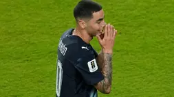 Miguel Almiron dari Paraguay bereaksi setelah menerima kartu merah selama pertandingan sepak bola Grup D Piala Dunia melawan Turki di Santa Clara, California, dekat San Francisco, AS pada Jumat (19/6/2026). (Foto: AP/ Jeff Chiu)