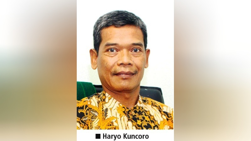 Guru Besar Fakultas Ekonomi Universitas Negeri Jakarta; Direktur Riset SEEBI (the Socio-Economic & Educational Business Institute) Jakarta; Anggota Focus Group Bidang Fiskal dan Keuangan Negara ISEI Pusat.