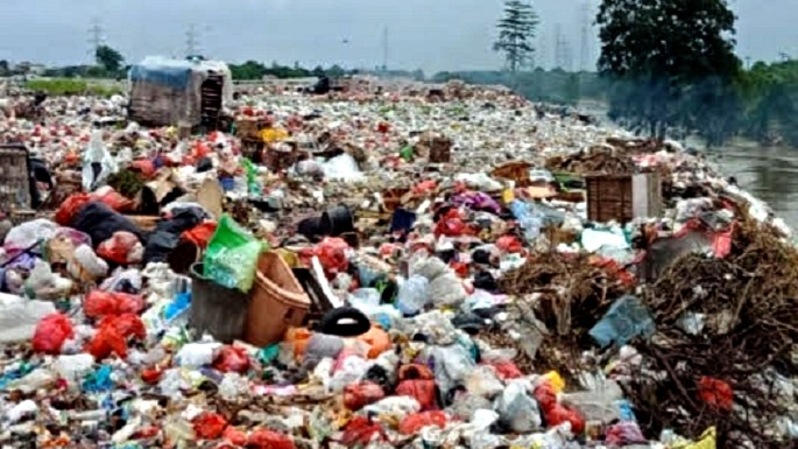 Pembuangan sampah liar. Foto ilustrasi: BeritaSatu Photo