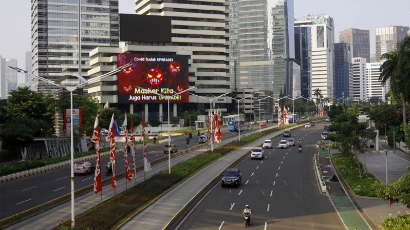 Suasana lengang Jalan Sudirman karena hari libur di kawasan Setia Budi, Jakarta Selatan, Rabu (11/8/2021). Foto ilustrasi: BeritaSatuPhoto/Joanito De Saojoao