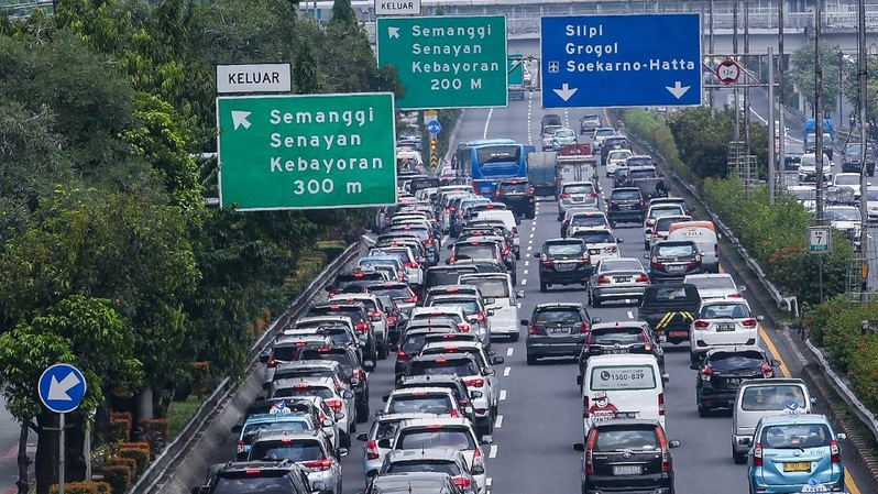 Kepadatan kendaraan di jalanan kota Jakarta. Foto ilustrasi: BeritaSatu Photo/Ruht Semiono.