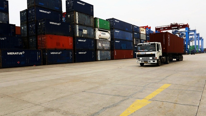 Suasana di terminal bongkar muat peti kemas di Pelabuhan Tanjung Priok, Jakarta Utara. Foto ilustrasi: BeritaSatuPhoto/Joanito De Saojoao