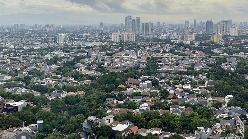Suasana tata ruang di luar gedung (landscape) hunian dan gedung perkantoran di kawasan Jakarta Selatan, Minggu (6/3/2022). Foto: BeritaSatuPhoto/Joanito De Saojoao