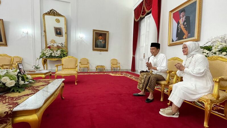 Momen Presiden Jokowi Bersilaturahmi Dengan Wapres Via Panggilan Video