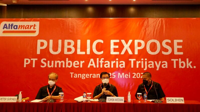 RUPST Sumber Alfaria, Rabu (25/5), menetapkan dividen tahun buku 2021 senilai Rp 779,83 milliar atau setara dengan Rp 18,78 per saham. Pemegang saham juga menyetujui pengangkatan Budi Setiyadi sebagai komisaris independen.