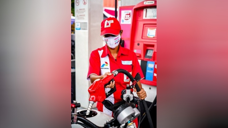 Pengisian BBM di SPBU Pertamina