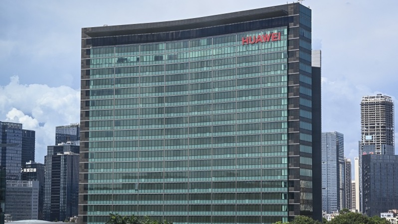 Kantor pusat Huawei di Shenzhen, Provinsi Guangdong selatan Tiongkok pada 8 Juli 2022. (FOTO: Giok GAO / AFP)