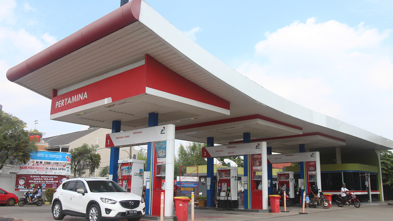 Aktivitas pengisian BBM di SPBU Pertamina, Tangerang. (Dok. B-Universe Photo)