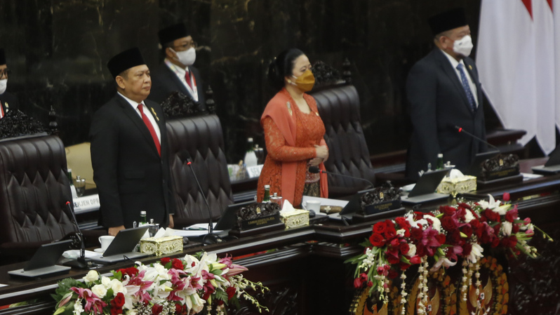 Dari kiri ke kanan, Ketua MPR Bambang Soesatyo, Ketua DPR Puan Maharani dan Ketua DPD La Nyalla Mattalitti saat Sidang Tahunan MPR Tahun 2022 di Kompleks Parlemen, Senayan, Jakarta, Selasa, 16 Agustus 2022. (BeritaSatu Photo/Ruth Semiono)