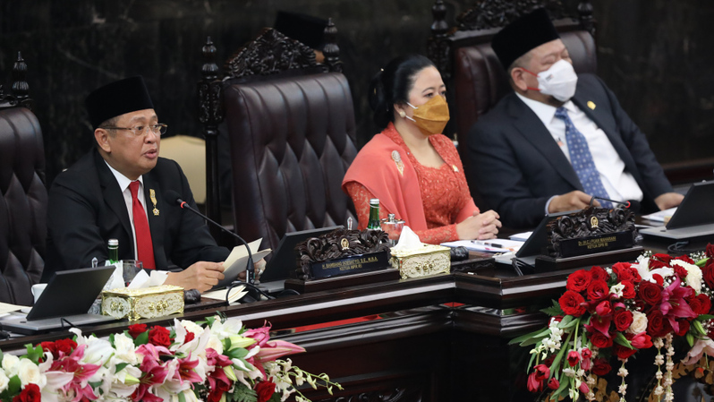 Dari kiri ke kanan, Ketua MPR Bambang Soesatyo, Ketua DPR Puan Maharani dan Ketua DPD La Nyalla Mattalitti saat Sidang Tahunan MPR Tahun 2022 di Kompleks Parlemen, Senayan, Jakarta, Selasa, 16 Agustus 2022. (BeritaSatu Photo/Ruth Semiono)