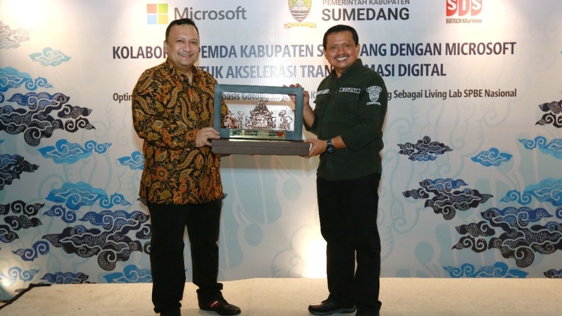 Pemkab Sumedang dan Microsoft Indonesia sepakati kerja sama digitalisasi sektor pendidikan dan pemerintahan