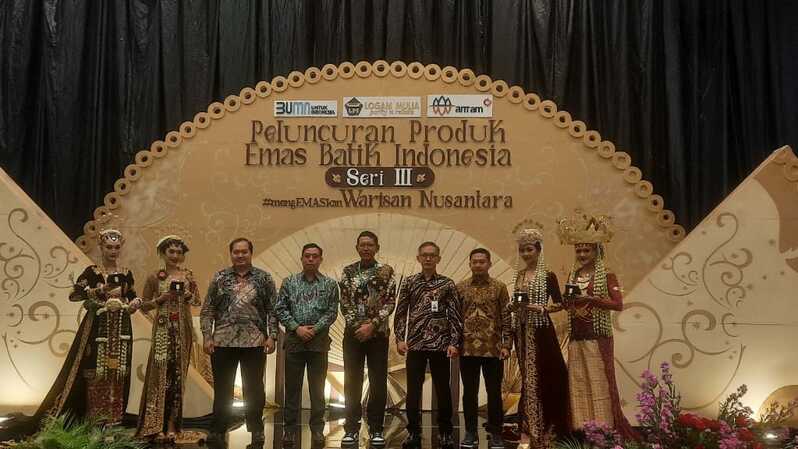 Peluncuran produk emas batik Indonesia Seri III Antam Logam Mulia, di Hotel The Sultan Jakarta, Kamis (27/10).