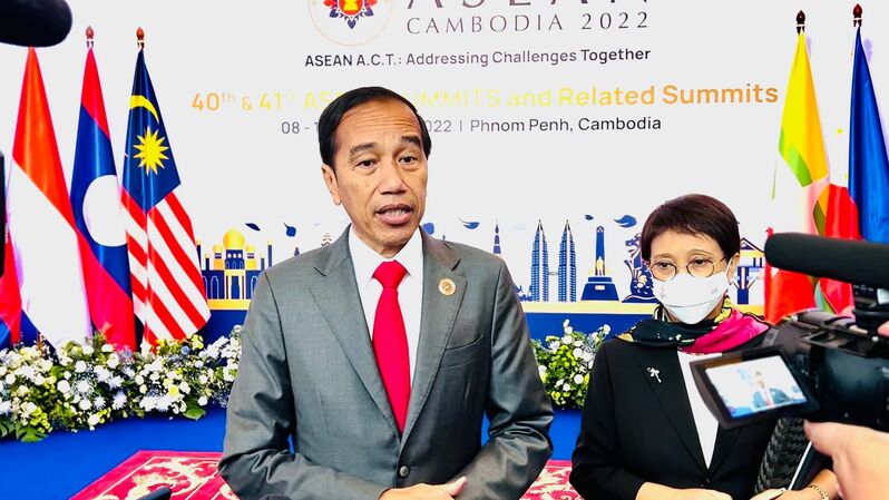 Presiden Joko Widodo dan Menlu Retno Marsudi.