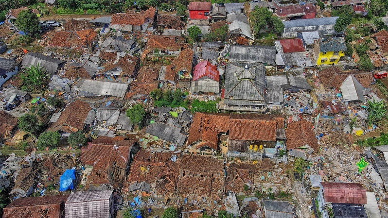 Foto udara suasana pasca gempa berkekuatan 5,6 SR dengan pusat gempa 10 km barat daya Kabupaten Cianjur, Rabu (23/11/2022). (B Universe Photo/Joanito De Saojoao)
