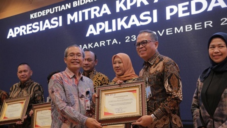 Bank bjb meraih penghargaan Komisi Pemberantasan Korupsi (KPK) atas implementasi Aplikasi Pertukaran Data Elektronik (PEDAL) sebagai media pemberantasan korupsi.